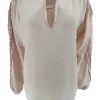 Blouse in linnen-look met circle werking op de mouw licht roze