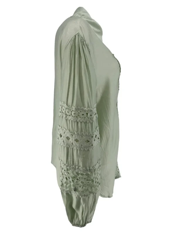 Blouse met kraag en circle broderie licht groen (W8666)