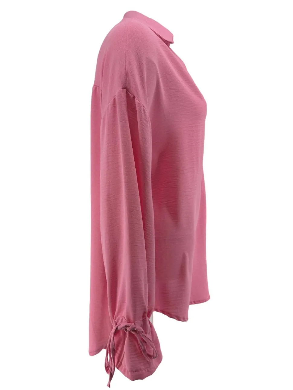 blouse_met_opstaande_kraa_1-6.webp Blouse met opstaande kraag en strikjes aan de mouw Floor licht roze