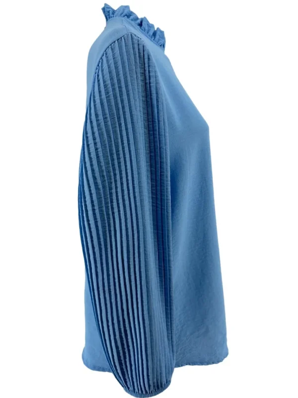 Blouse met plisse mouw en ruffle aan de hals Karlien licht blauw