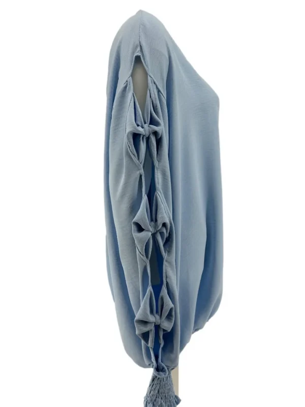 Blouse met ronde hals en open mouw met strikjes licht blauw