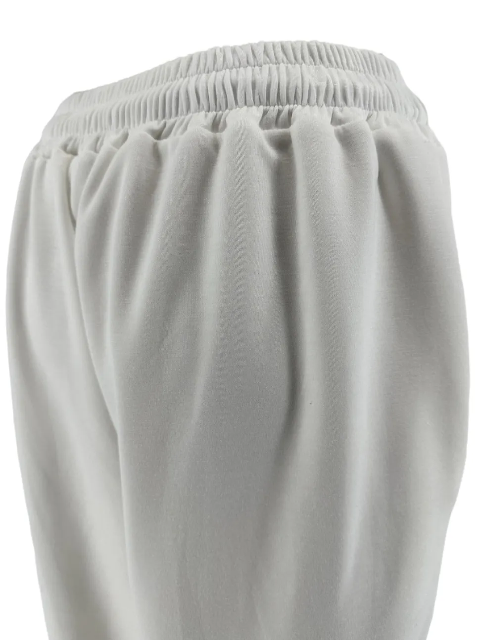 broek_met_rechte_broekspi_1-2.webp Broek met rechte broekspijp en naad Lizzy off-white