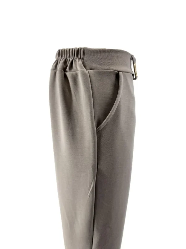 Broek met zakken en gouden details taupe.(gts)