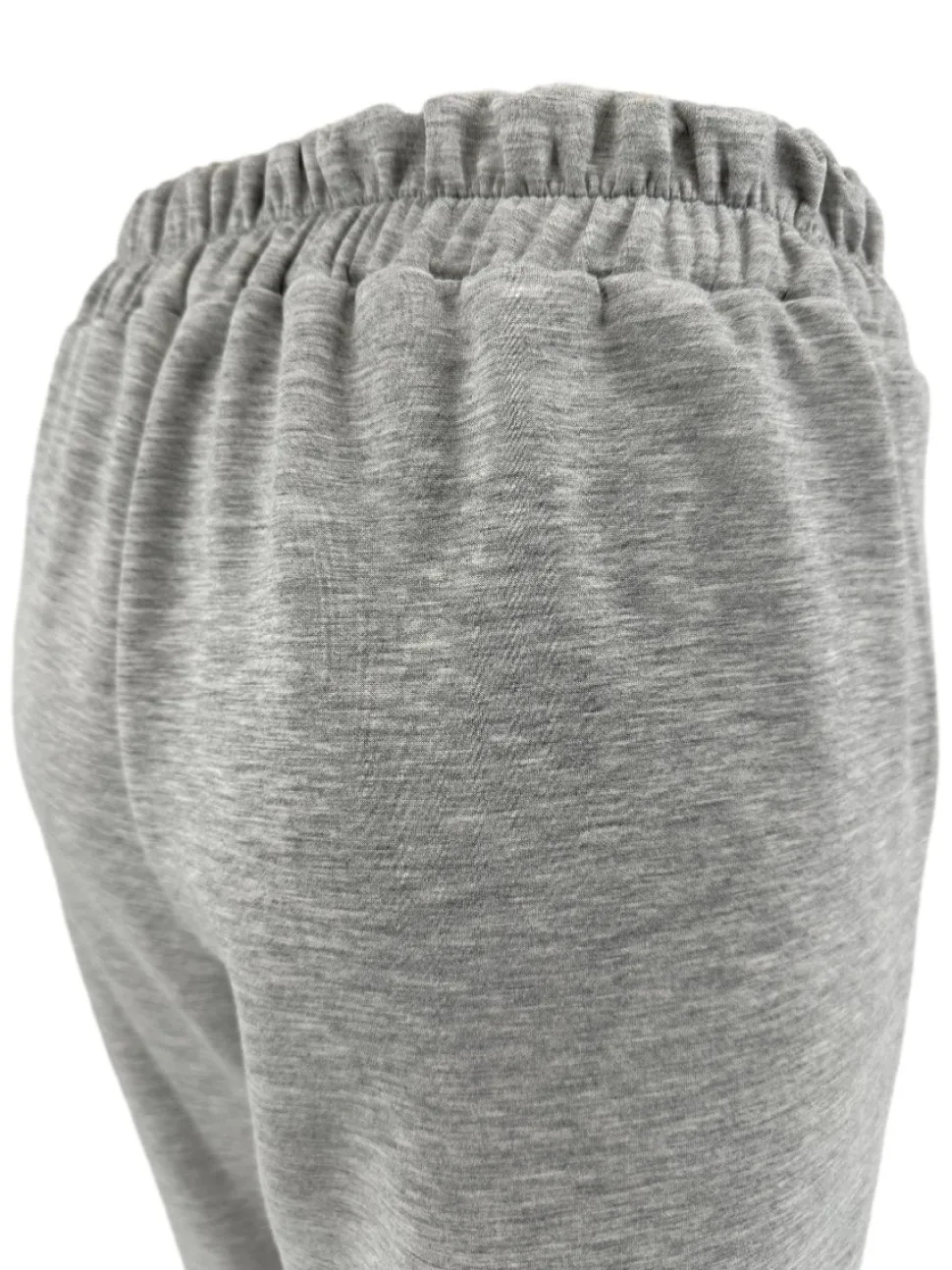 broek_met_zakken_en_goude_1.webp Broek met zakken en gouden details grijs (GTS)