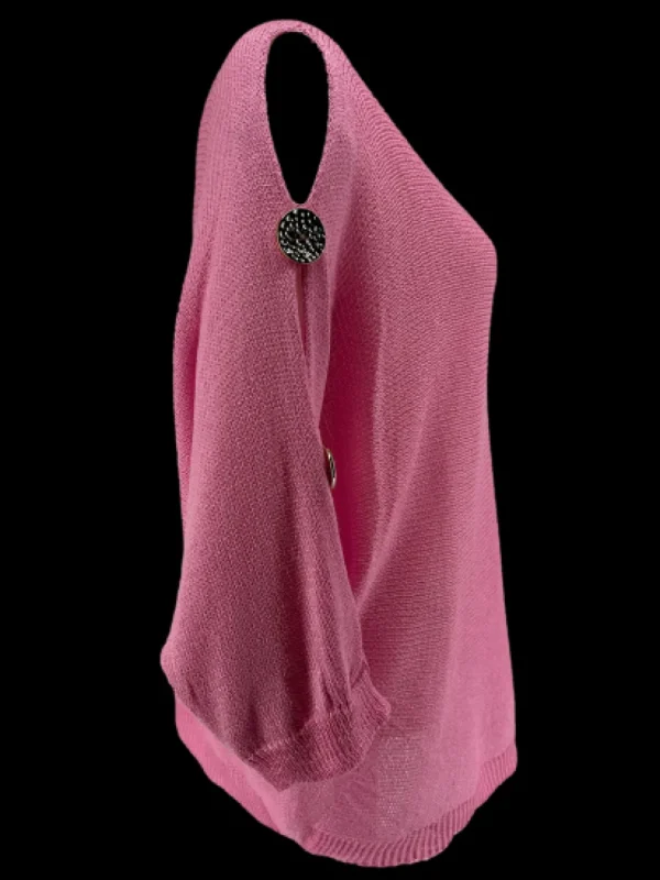 Fijn gehaakte trui met gouden knopen op de mouw roze