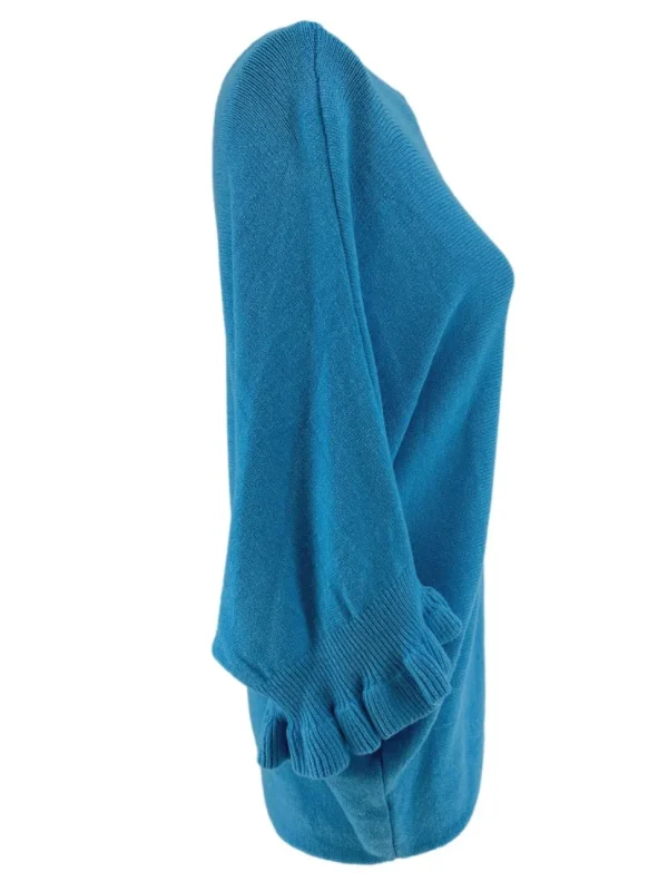 Fijngebreide trui met vleermuis mouw en ruffle Elisa sky blauw
