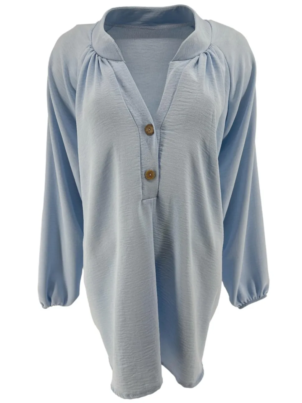 kortere_blouse_met_opstaa_0-3.webp KORTERE blouse met opstaande kraag en 2 knoopjes Siske licht blauw