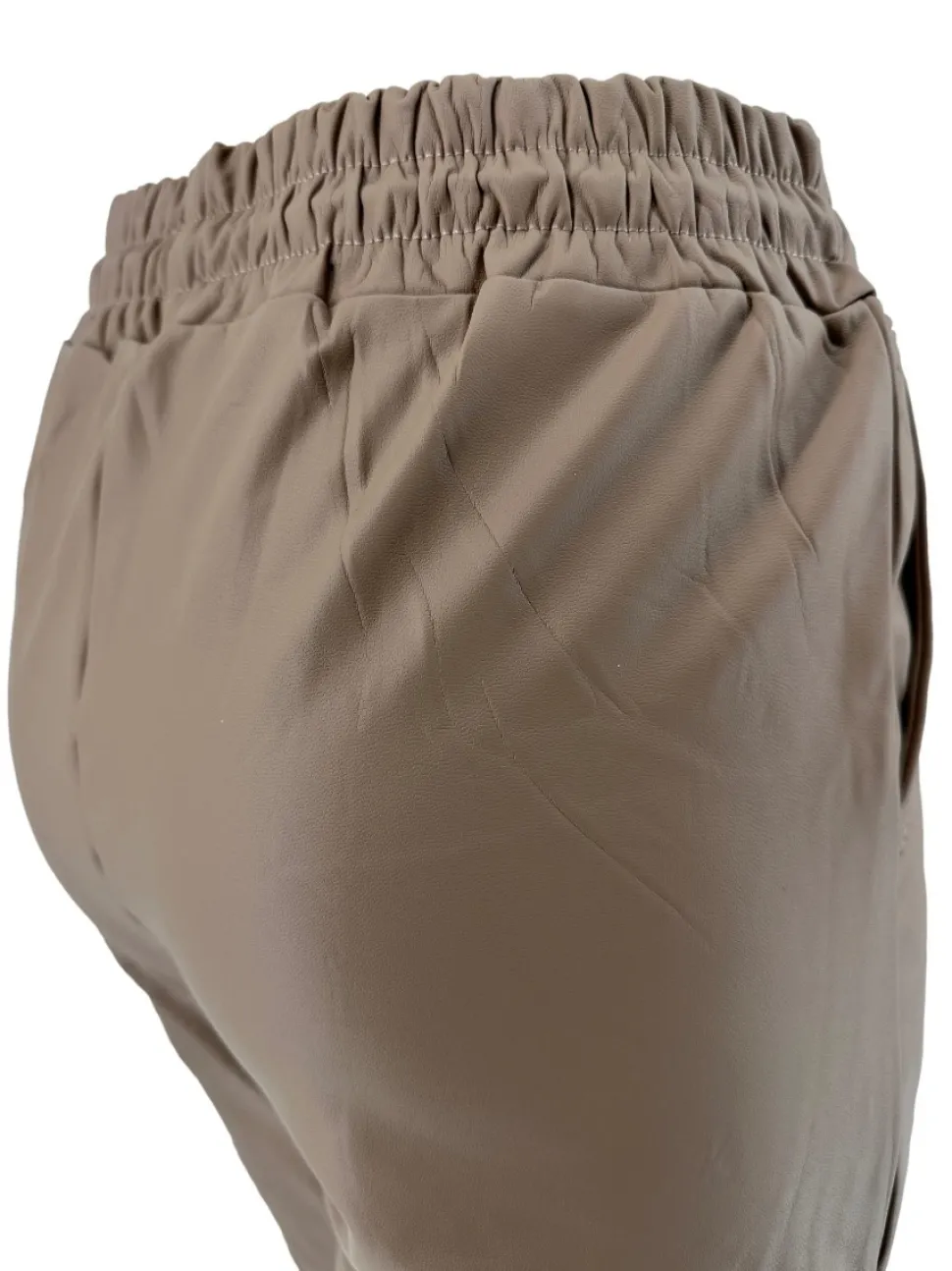 leatherlook_cargo_broek_m_1.webp Leather-look cargo broek met koord camel (9622). SALE