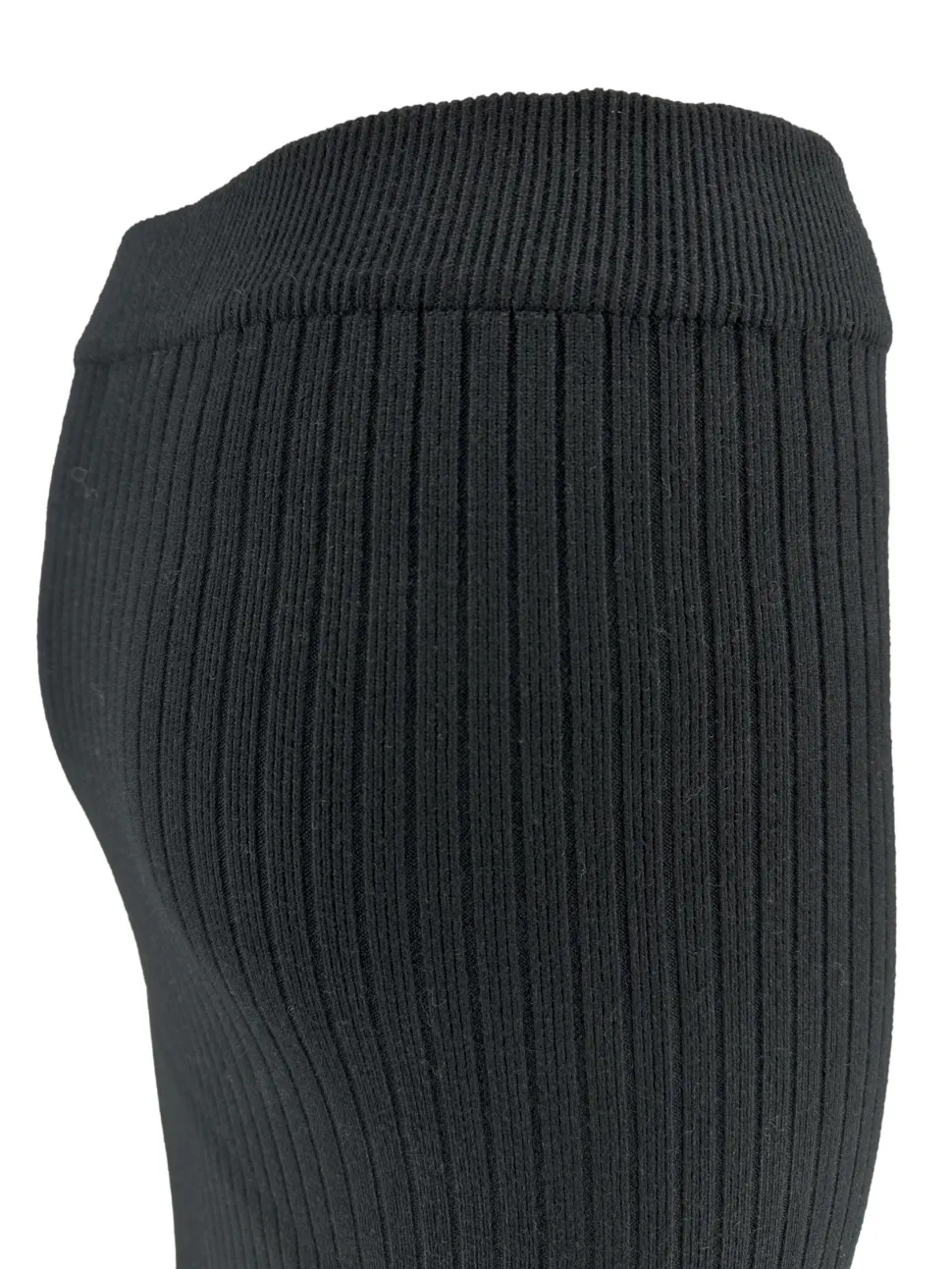 rok_met_rib_details_en_kn_1-4.webp Rok met rib details en knopen aan de zijkant Melody zwart (W2062)