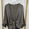 Satijn-look vest met knoop aan de onderzijde taupe