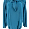 Shirt met lange mouw en strik hals van travelstof Mimi petrol