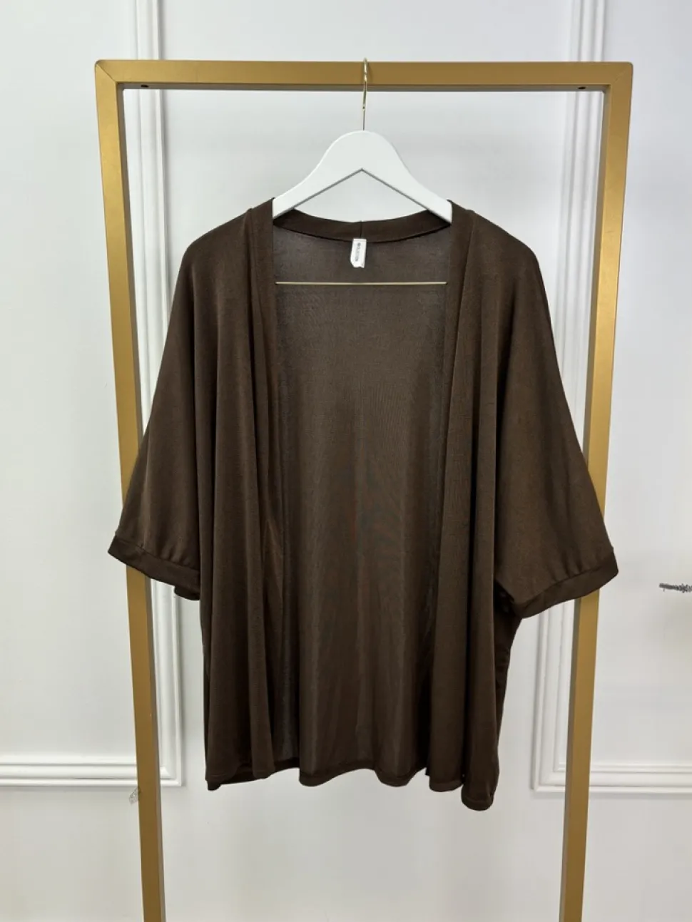 soepel_vallend_glans_vest_0-1.webp Soepel vallend glans vest met vleermuis mouw bruin