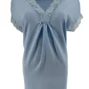 Top met kanten v-hals en mouw Trix licht blauw