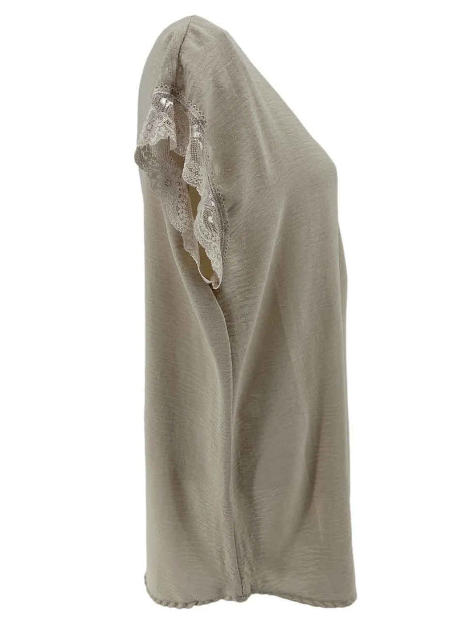 top_met_kanten_vhals_en_m_1-7.webp Top met kanten v-hals en mouw Trix beige