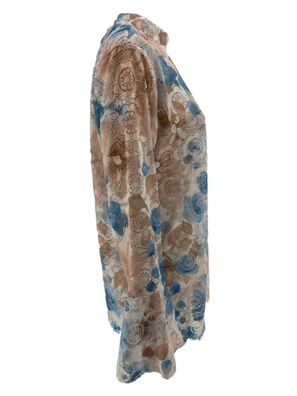 Top van kant met trompet mouw en BLOEMEN licht blauw