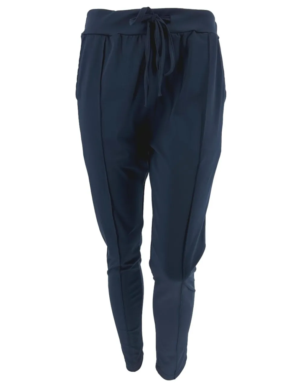 travelstof__broek_met_naa_0.webp Travelstof broek met NAAD aan de voorzijde Bobbie donker blauw.(bft)