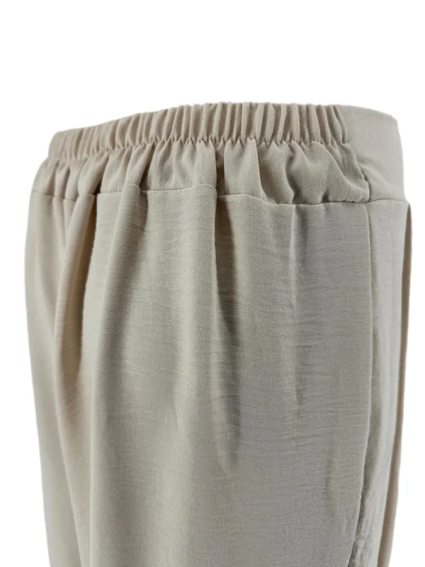 Uitlopende broek met knoopjes op de plooi beige