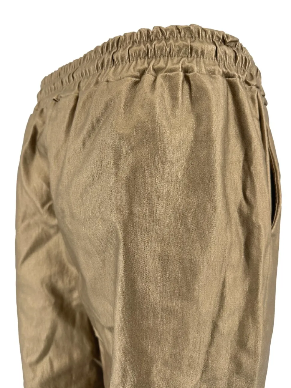 wijde_broek_met_naad_en_e_1.webp Wijde broek met naad en elastische taille goud