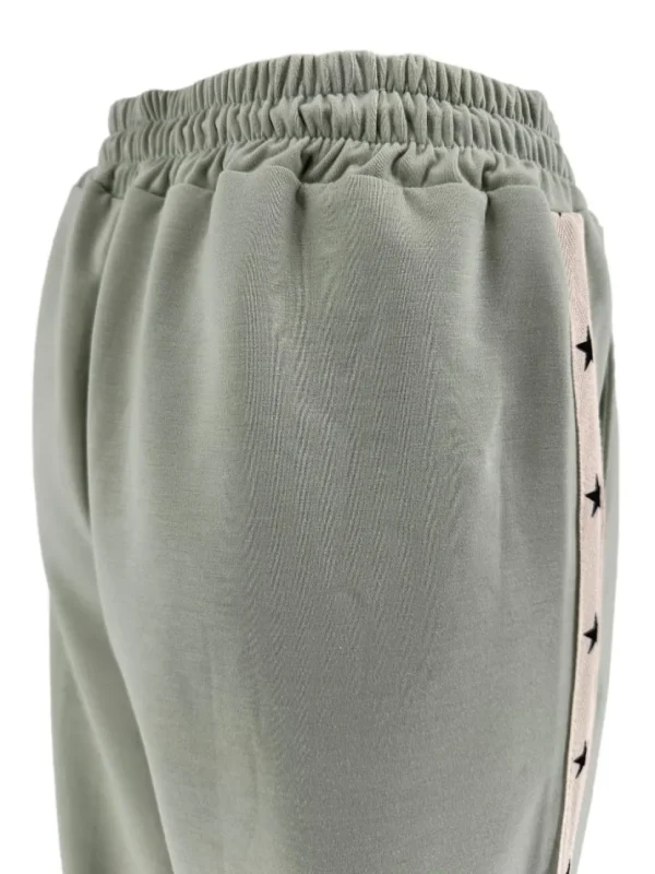 Wijde broek met sterretjes bies licht groen.(gts)